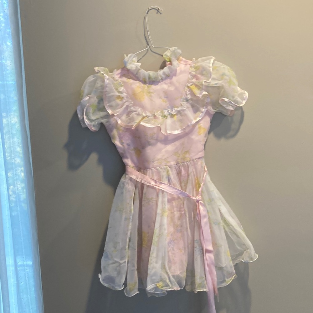 Vintage 1970s pink ruffle flowery dress size 6. In pristine condition